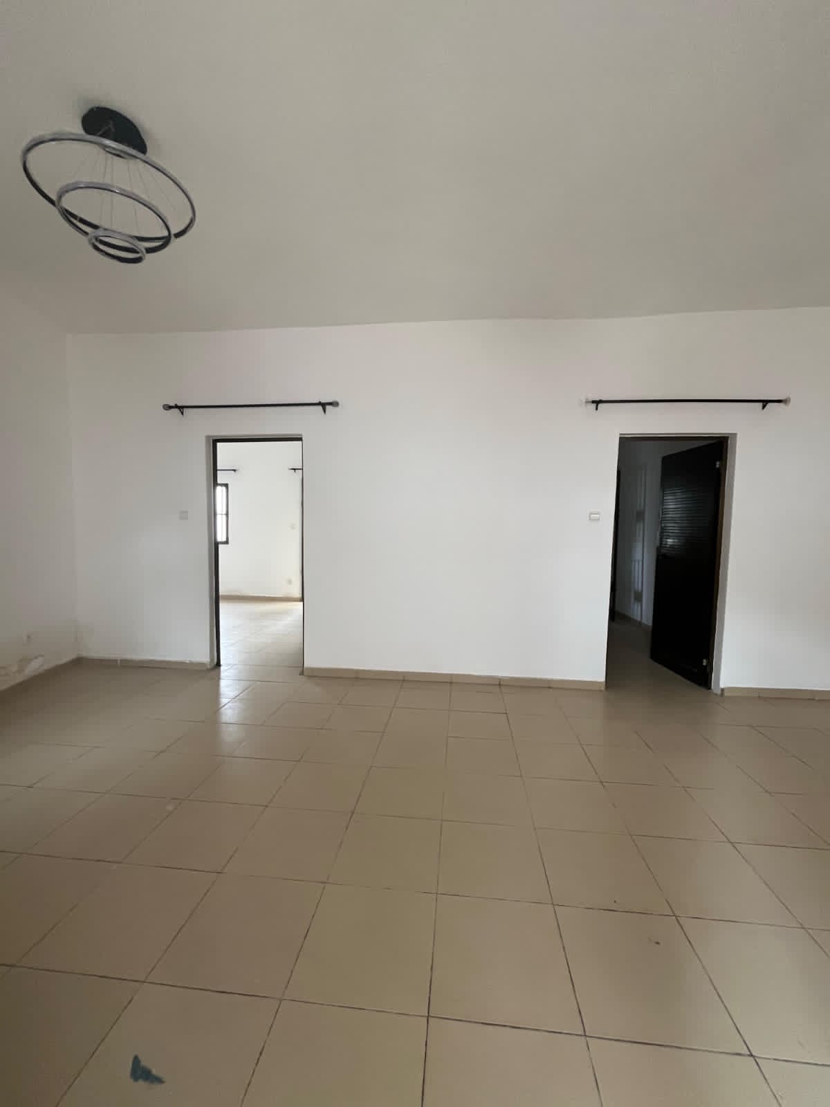 Villa nue 2 chambres à louer à L'entreprise de L'union – 100000 FCFA