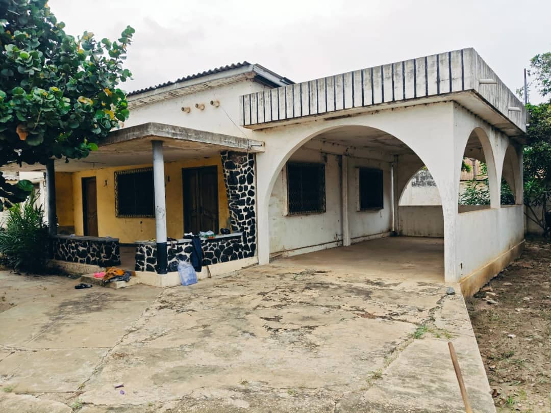Plus d'un lot soit 998 m² de terrain bâti à Tokoin Super Taco - 60 millions FCFA