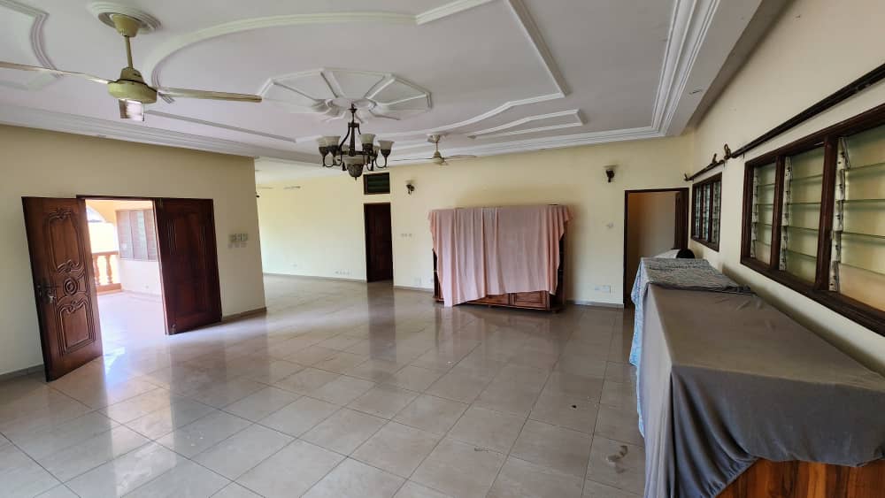 Villa 3 chambres en location à Djidjolé proche du goudron – 200 000 FCFA