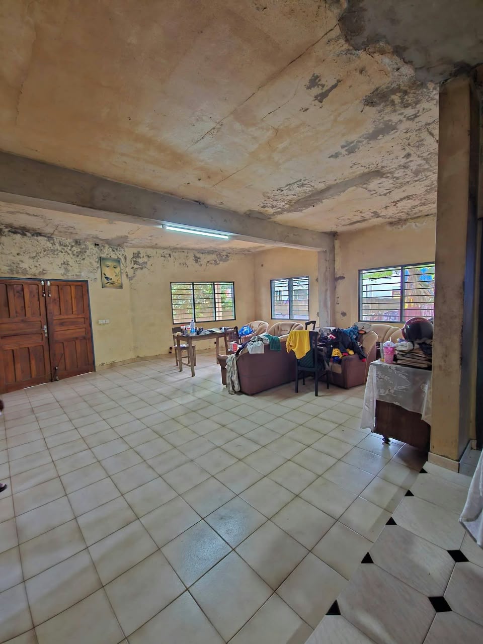 Villa 5 chambres de 581 m² en vente à Avédji Carrefour Y, proche du goudron – 110 millions FCFA
