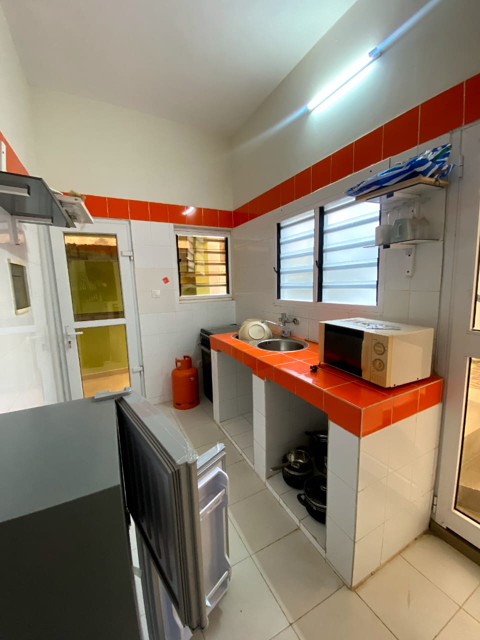 Villa duplex meublée 3 chambres à louer à Adidogomé cité MOKPOKPO – 350000 FCFA