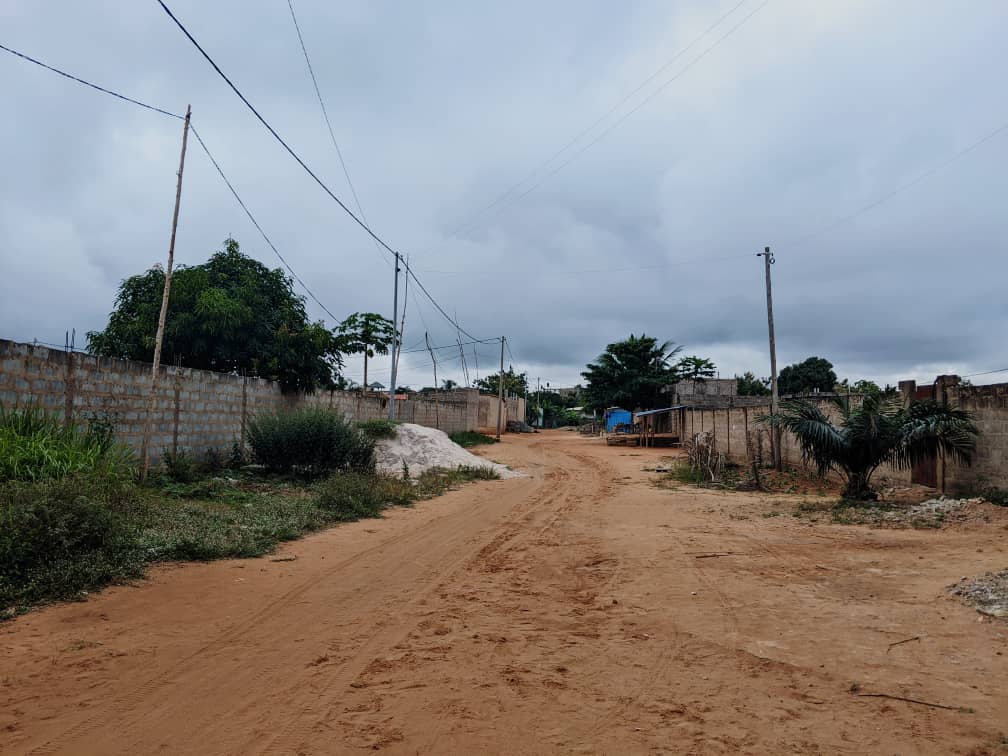 Terrain d'un demi-lot en vente à Ségbé Franco Arabe – 9 millions FCFA