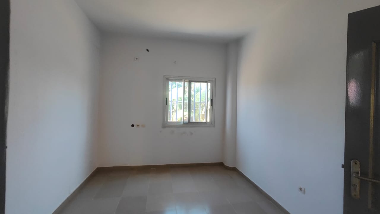 Appartement 2 chambres à louer à 150m du goudron à Léo 2000 – 150 000 FCFA par mois