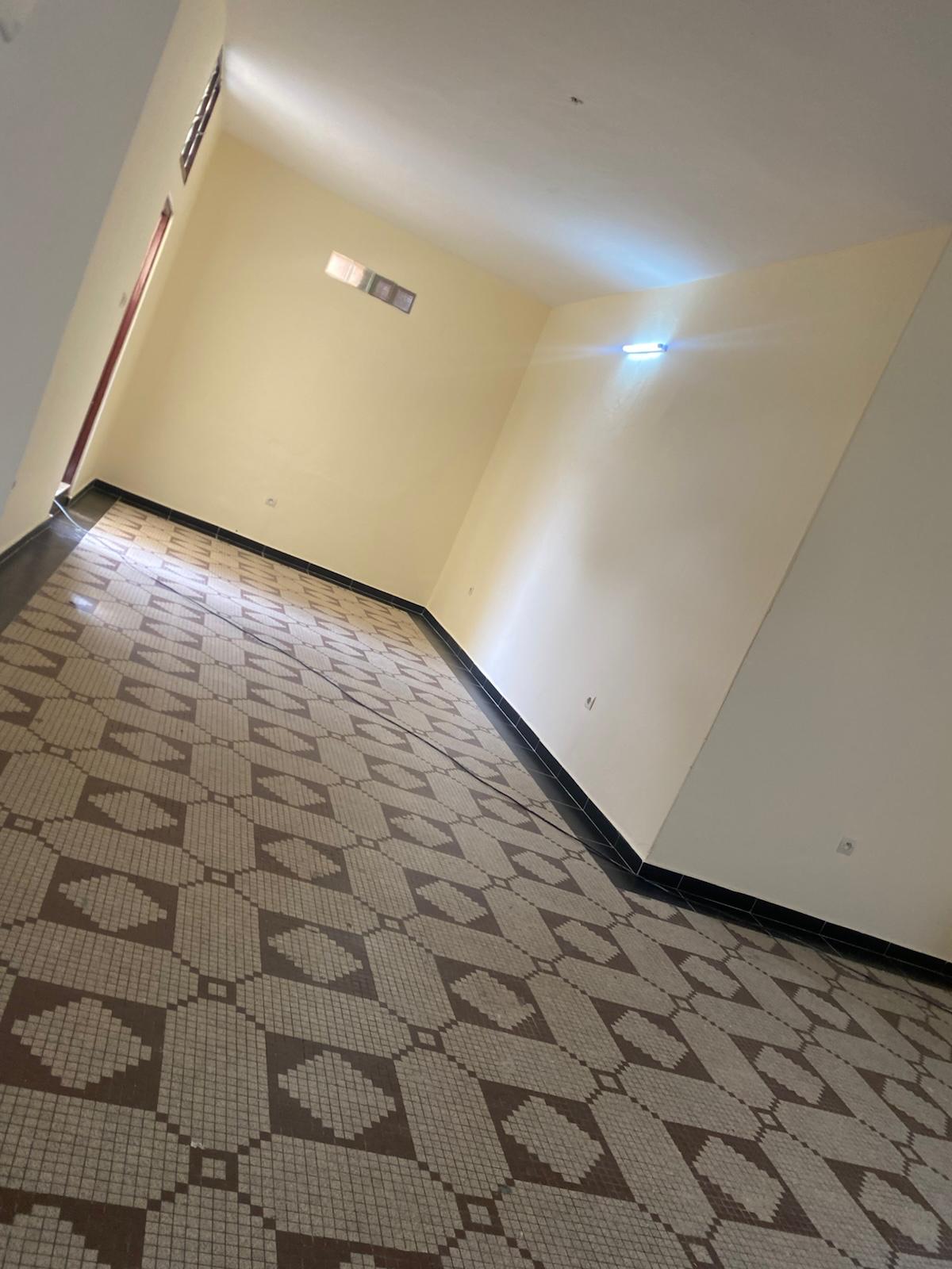 Maison 3 chambres en location à Tokoin SOTED – 250 000 FCFA