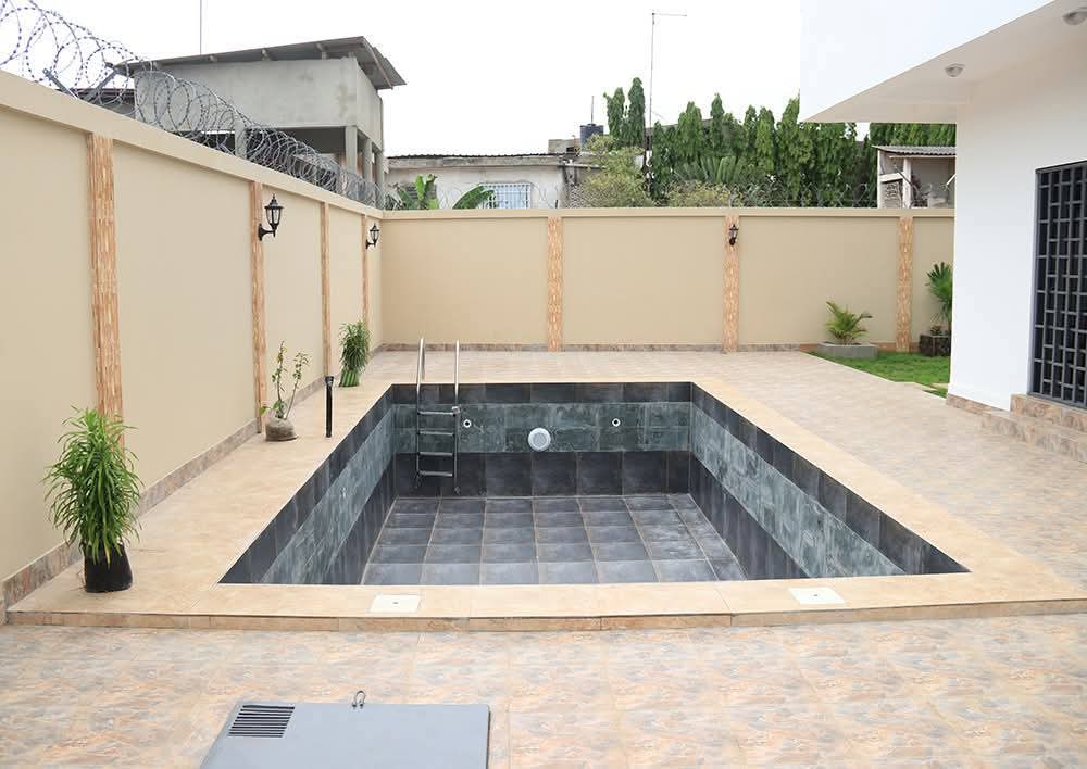 Villa 5 chambres en vente à Tokoin Casablanca – 240 millions FCFA