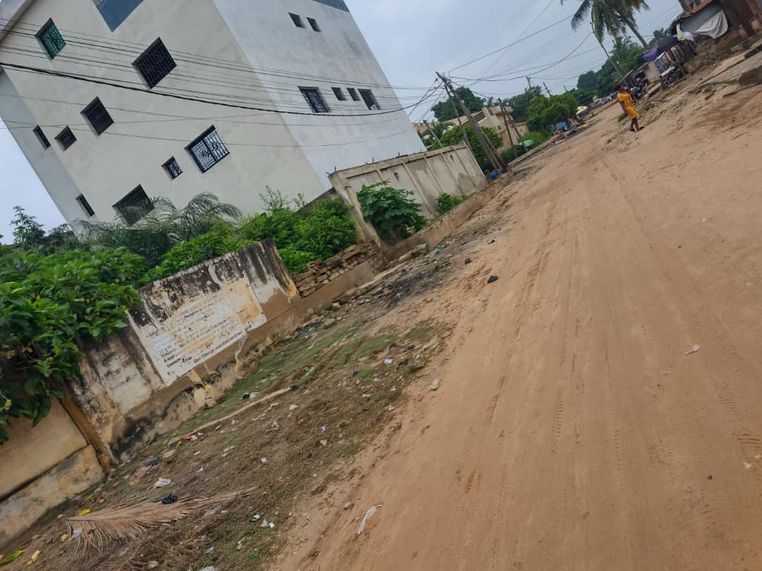 Terrain 1 lot en vente à Atikoumé – 70 000 000 FCFA