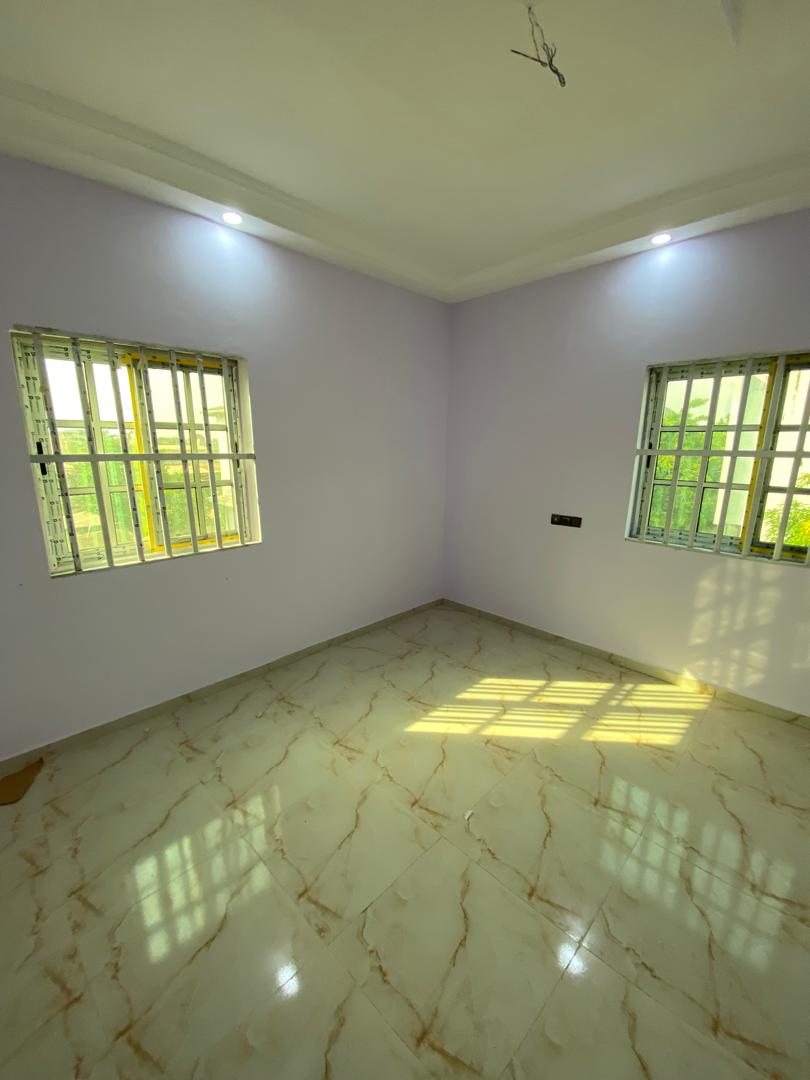 Maison 4 chambres à louer à Agbalépédo – 300 000 FCFA/mois