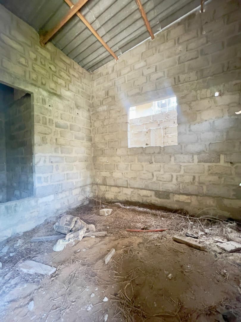 Villa inachevée 3 pièces en vente à Baguida derrière la cité BOAD – 27 millions FCFA