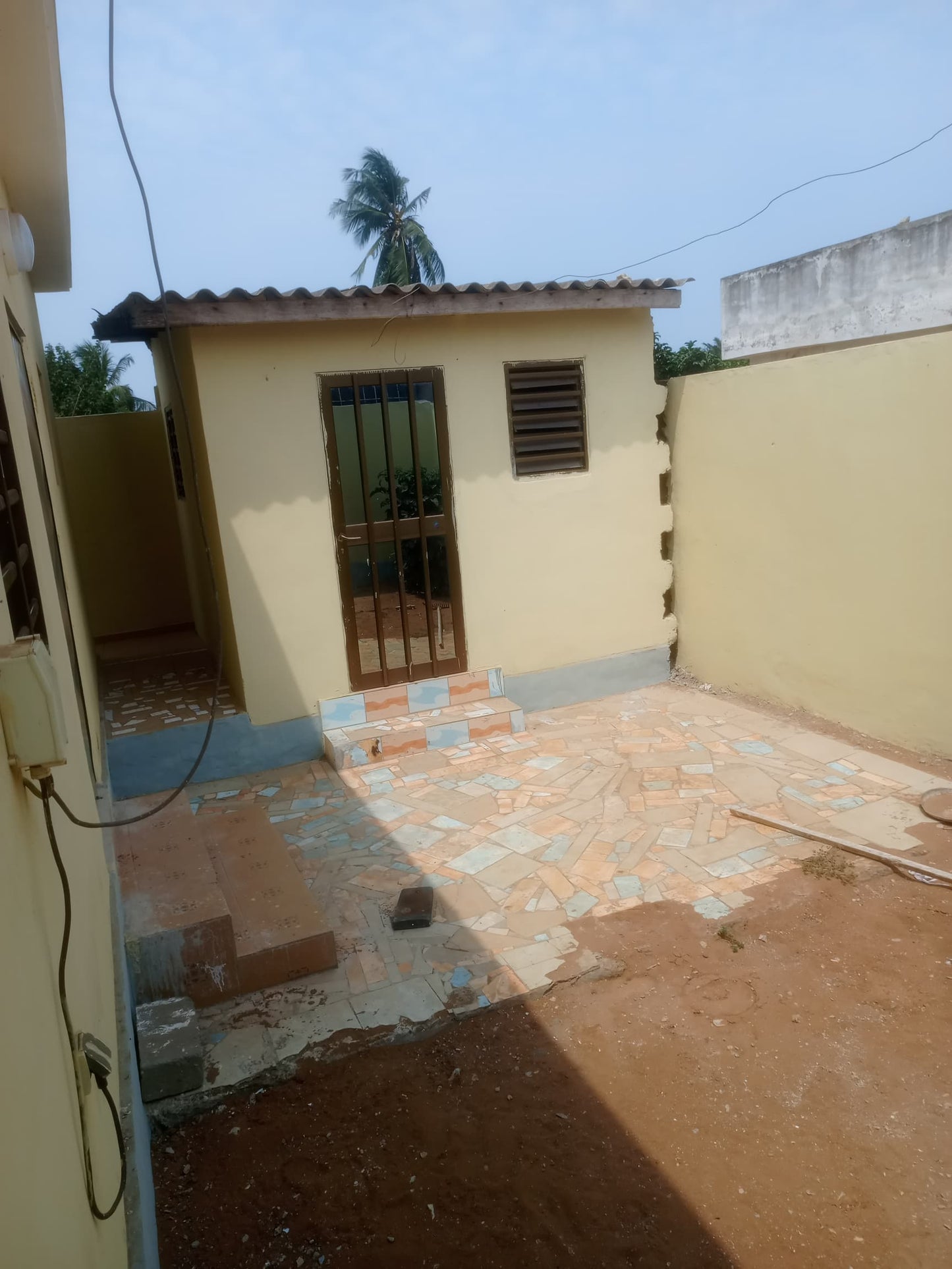 Villa 4 chambres avec boutique en vente à Zanguera Kpemé – 35 millions FCFA