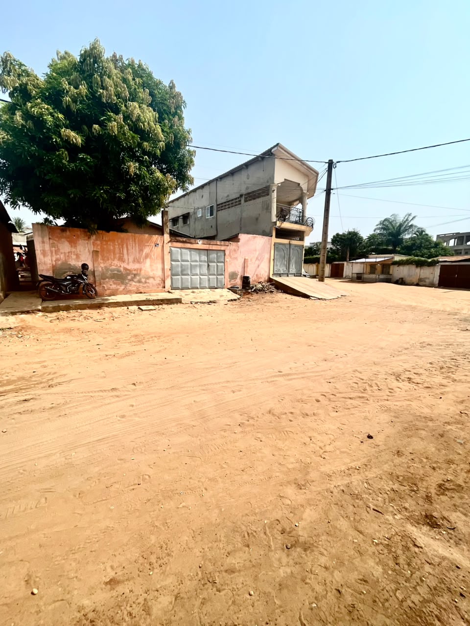 Terrain en angle de rue en vente à Bè Kpota Agip – 80 millions FCFA