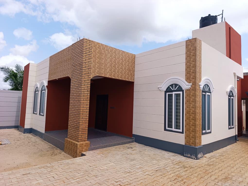 Villa basse neuve 3 chambres en vente à Akato – 55 millions FCFA