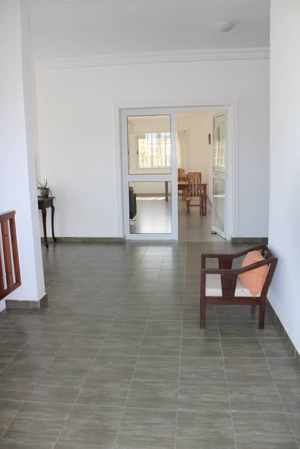 Villa duplex avec piscine, 6 chambres, en vente à Avepozo, proche de la plage – 350 millions FCFA