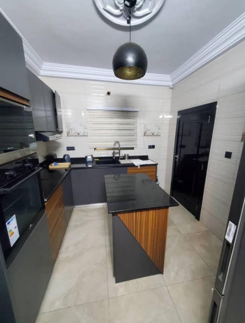 Villa duplex de 4 chambres meublée à louer à Adidogomé Sagbado – 800 000 FCFA/mois