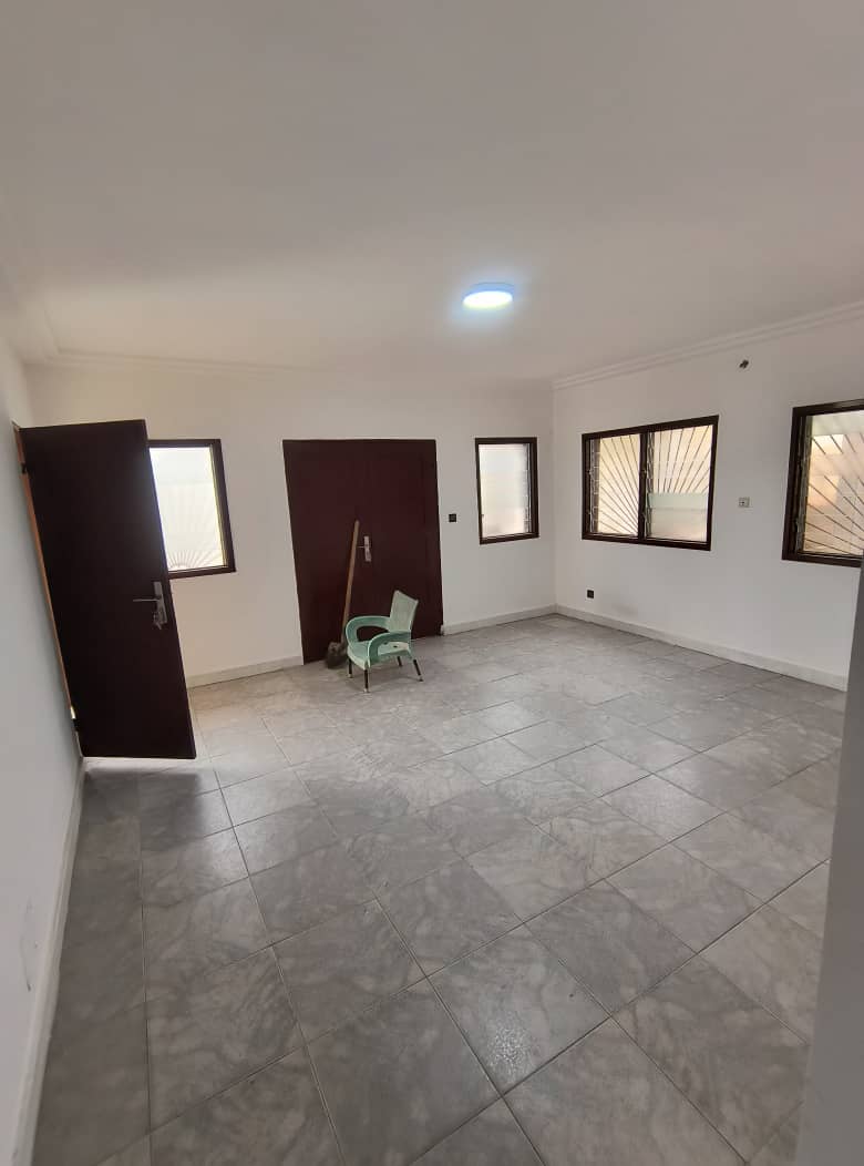 Appartement 4 chambres salon à louer à Sika Toyota – 250000 FCFA/mois