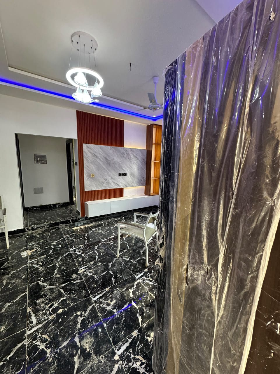 Mini villa 2 chambres en vente à Zanguera Lycée – 25 millions FCFA