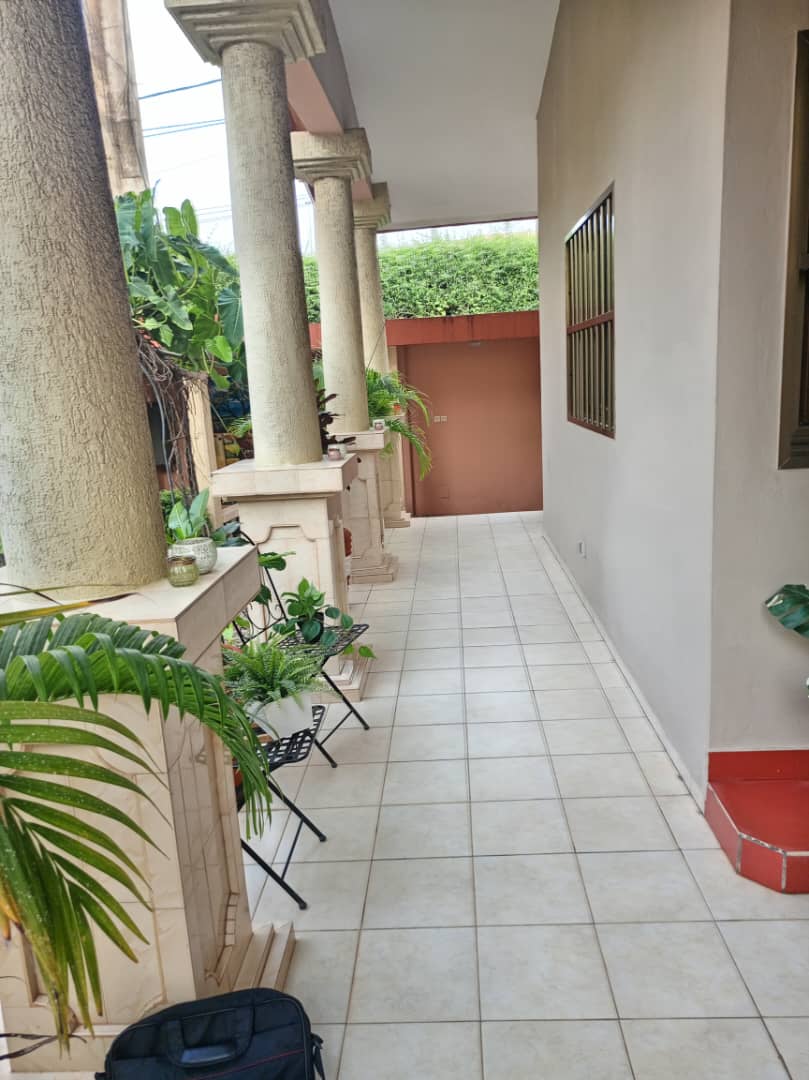 Villa de haut standing en vente en bordure de goudron à Avédji Limousine – 350 millions FCFA