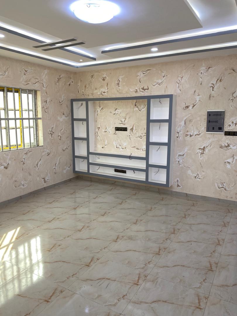 Maison R+1 4 chambres à louer à Agbalépédo – 300.000 FCFA / mois