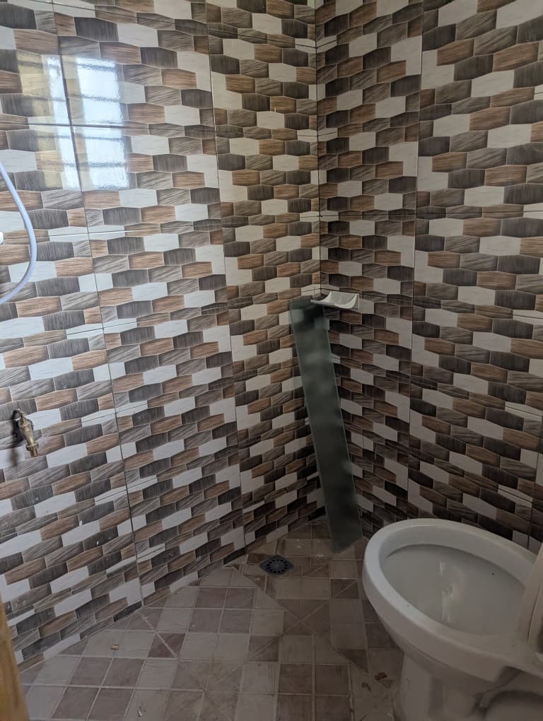 Chambre salon en location à Agoè Logopé carrefour Tazo – 45 000 FCFA