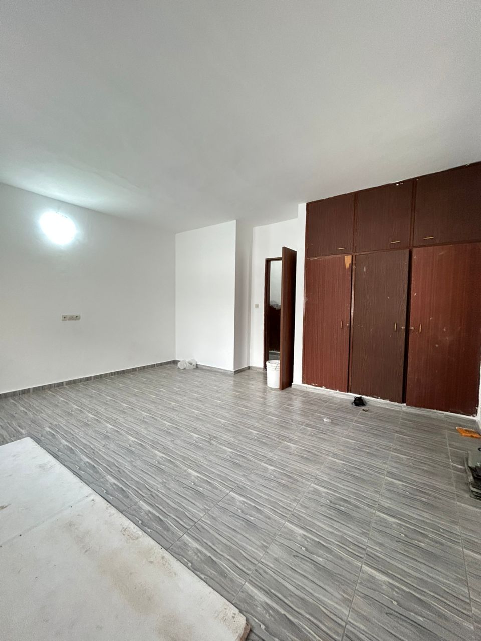 Villa basse 3 chambres à louer à Djifa Kpota, proche du goudron – 400.000 FCFA