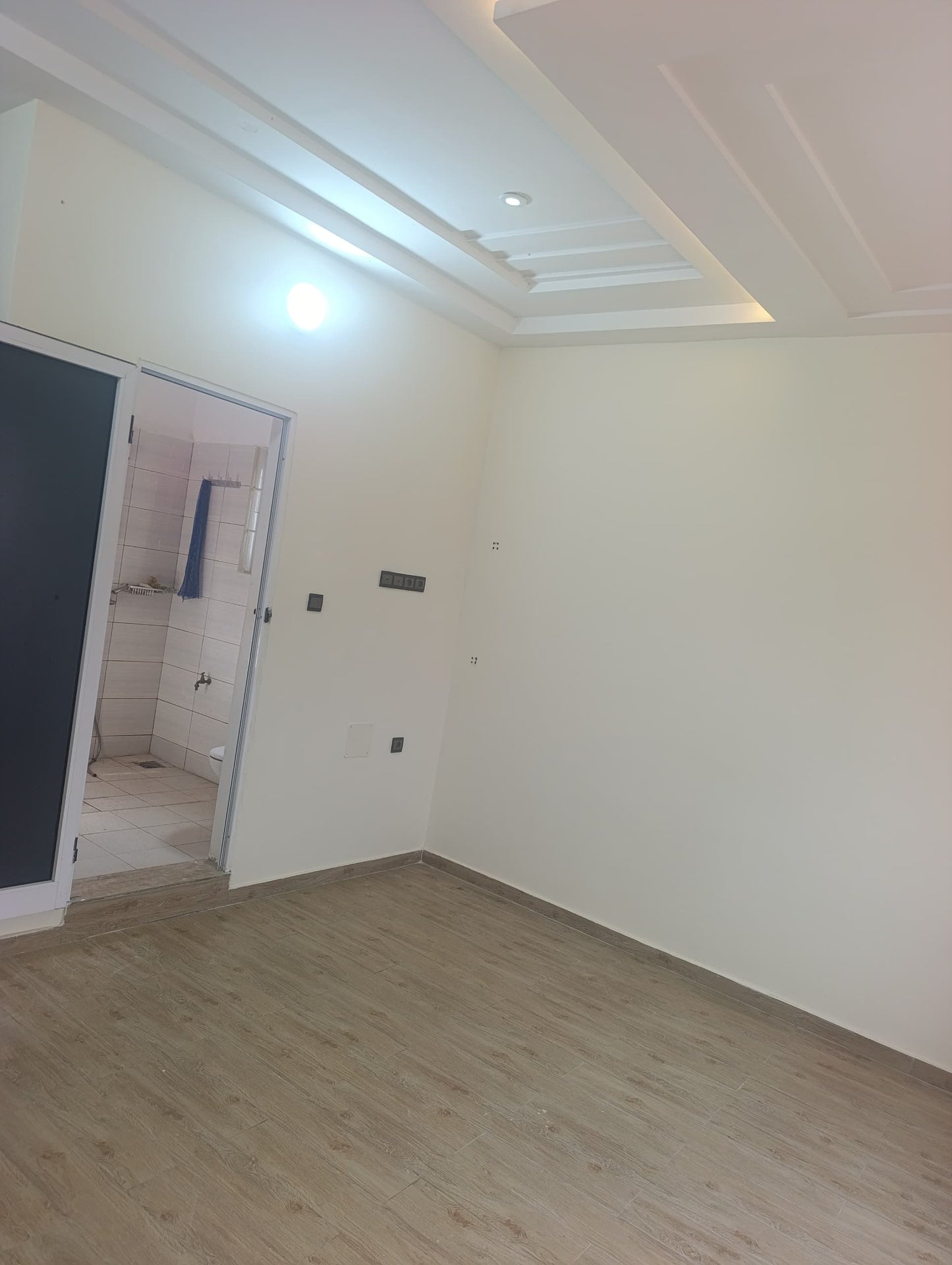 Appartement de 2 chambres à louer à Zanguera – 120 000 FCFA