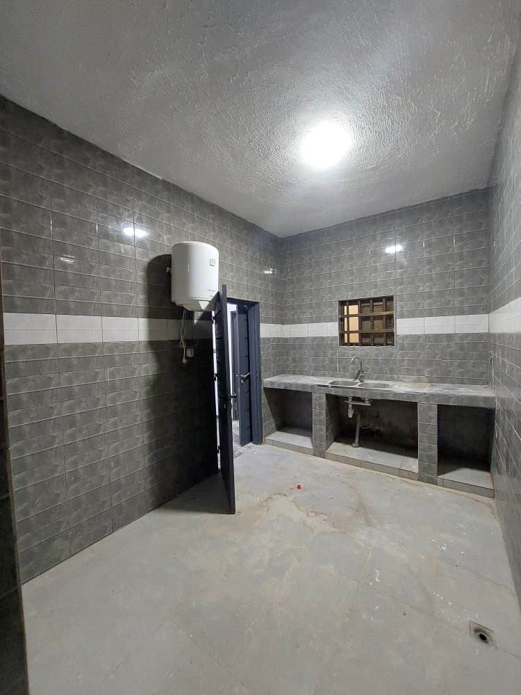 Appartement 2 chambres à louer à Agoè Legbassito carrefour Adidomé – 100000 FCFA/mois