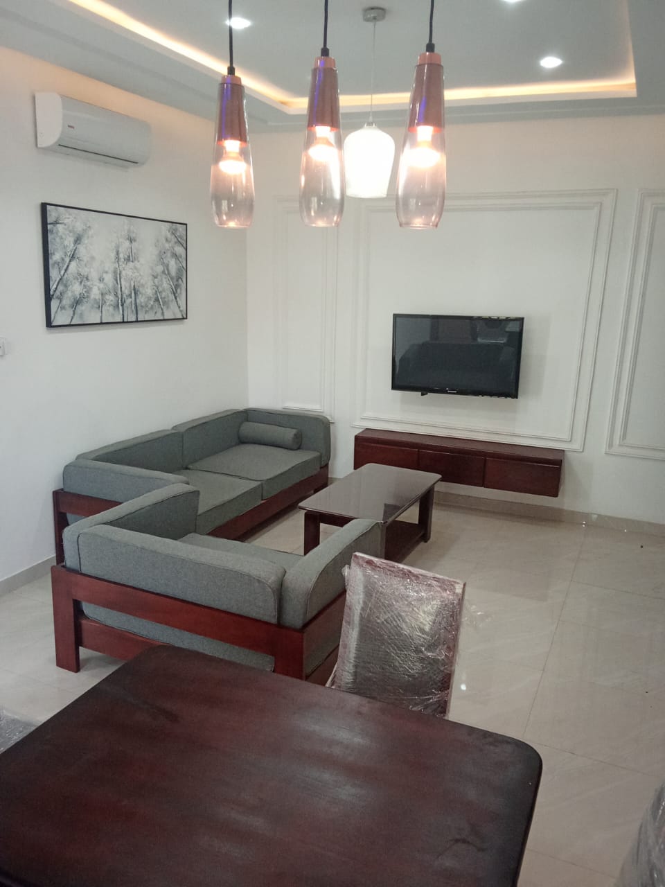 Appartement meublé de 2 chambres salon en location à Adidogomé, proche du goudron Charleston – 400 000 FCFA