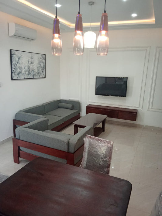 Appartement meublé de 2 chambres salon en location à Adidogomé, proche du goudron Charleston – 400 000 FCFA