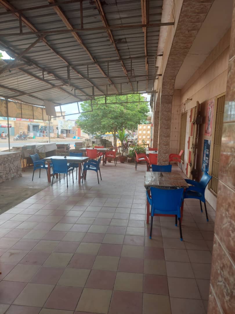 Immeuble locatif inachevé sur 1 lot en vente à Agbalépédo – 150 millions FCFA