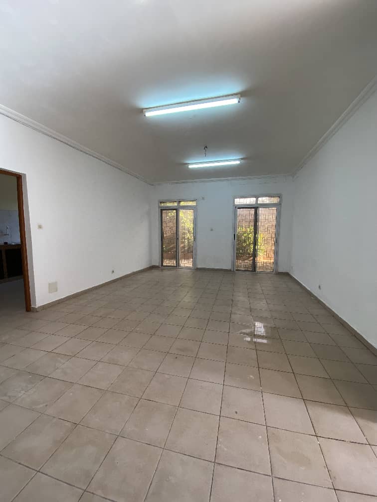 Villa 3 chambres à louer à Hédzranawoé, 200 mètres du goudron – 350 000 FCFA