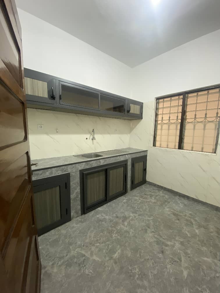Villa 3 chambres en location 100m du goudron à Tokoin Forever – 500 000 FCFA