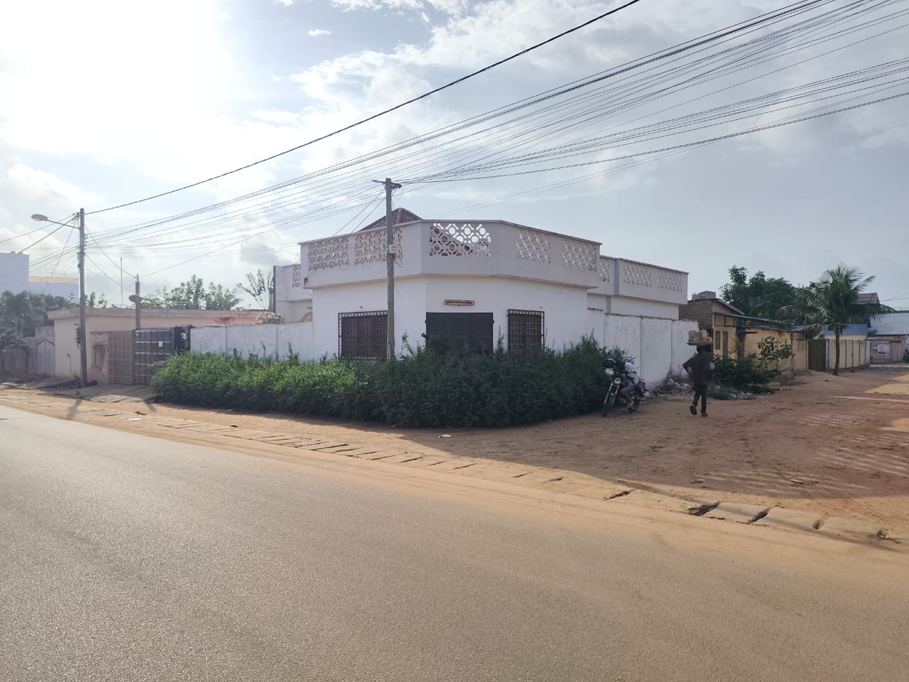 Villa en angles rue au bord du goudron en vente à Agoè Cacaveli – 70 000 000 FCFA
