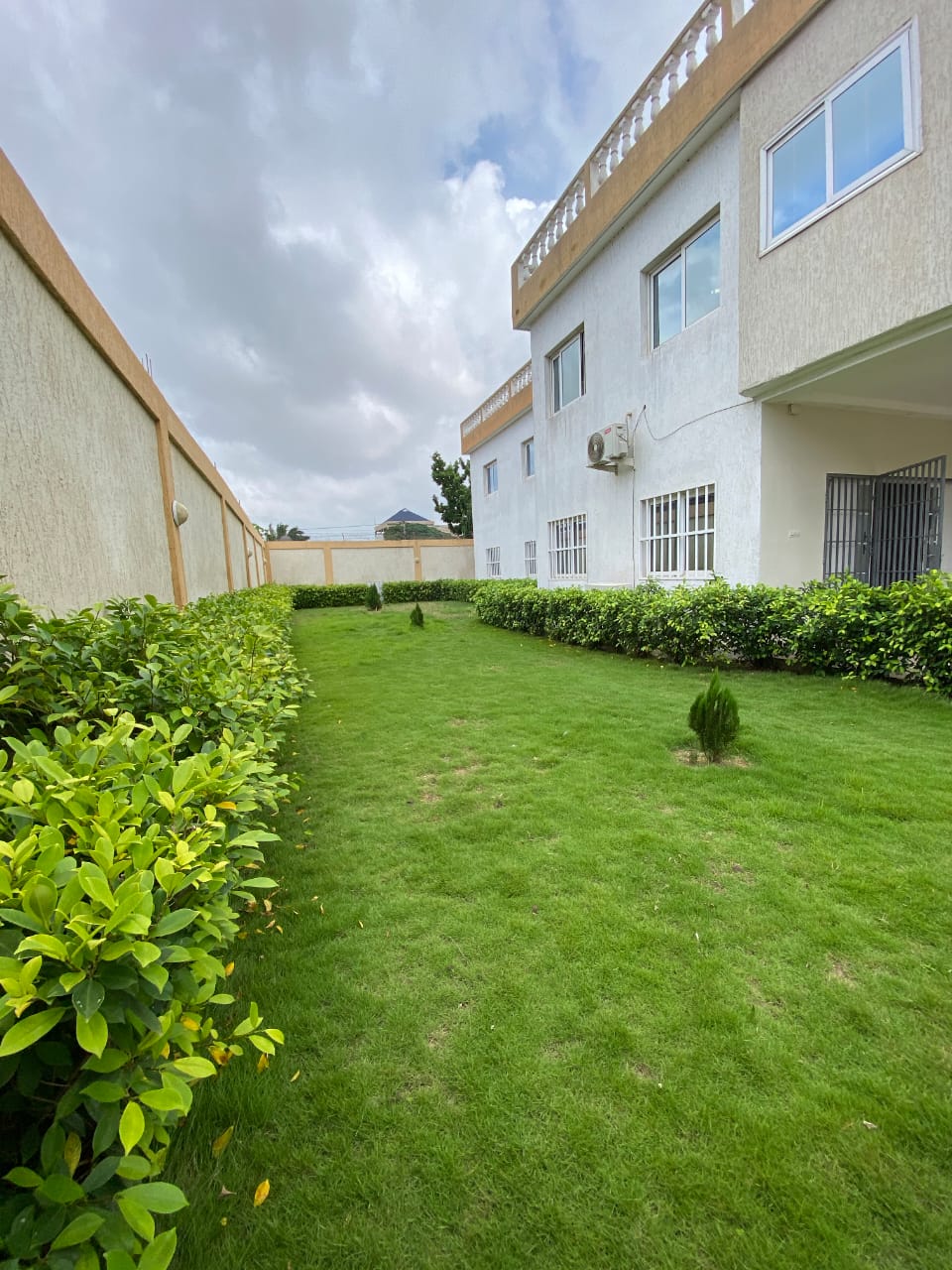 Villa duplex à louer à Lomé – Adewi (près de la mairie) – 800 000 FCFA