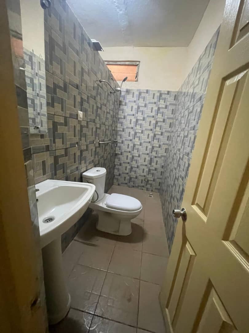 Appartement 4 chambres à louer à Agoè Camp Fir, proche du goudron – 150000 FCFA