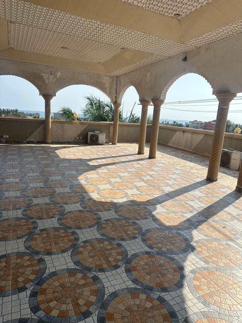 Villa 5 chambres en location à Agbavi - 180 000 FCFA/mois