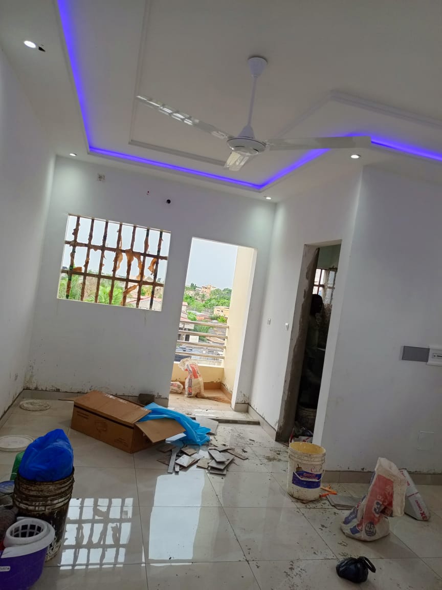 Chambre salon en location à Agbalepedo – 70 000 FCFA
