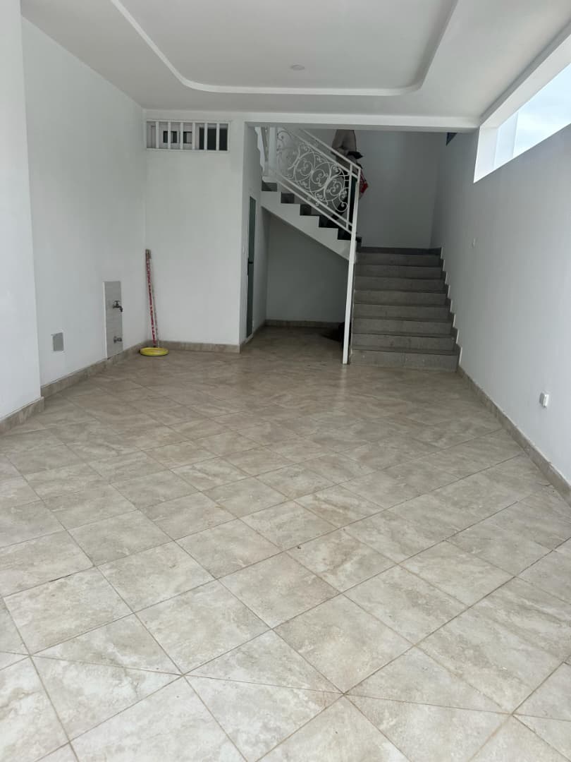 Appartement 2 chambres salon haut standing à louer à Attiégou Aéroport – 250 000 FCFA