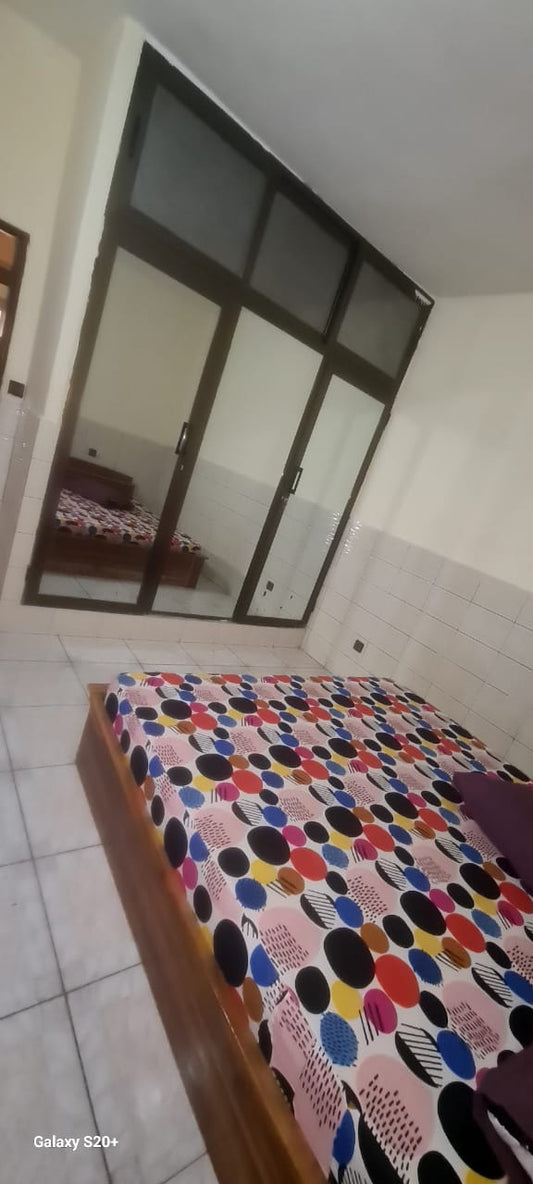 Appartement 2 chambres à louer proche du goudron à Totsi – 100 000 FCFA