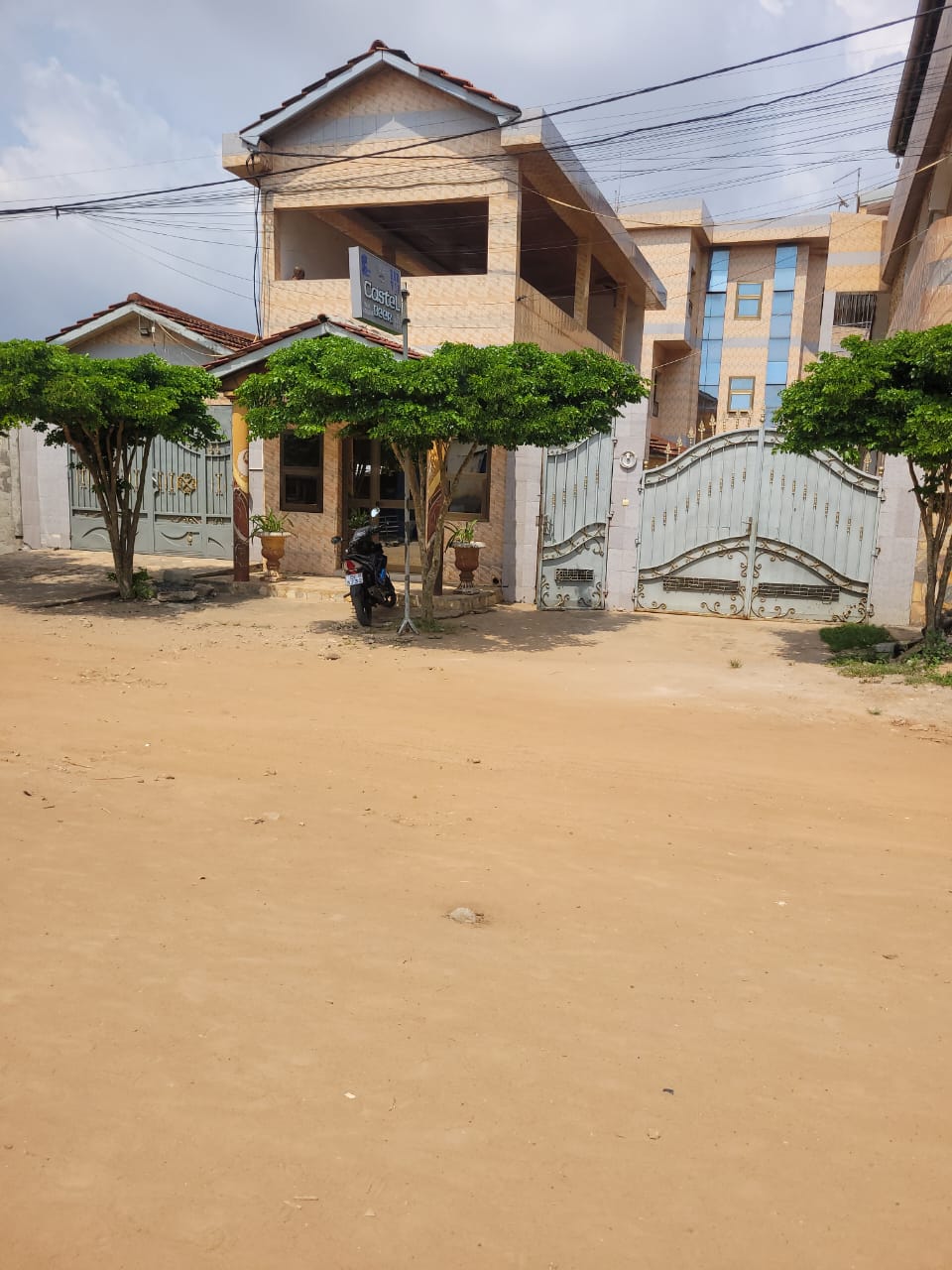 Hotel en vente à Tokoin Todman – 650 millions FCFA