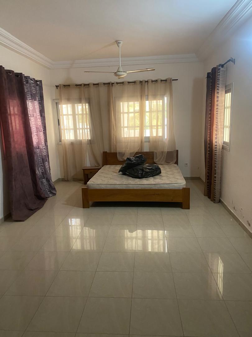 Villa 3 chambres en vente proche du goudron à Tokoin Casablanca – 150 millions FCFA