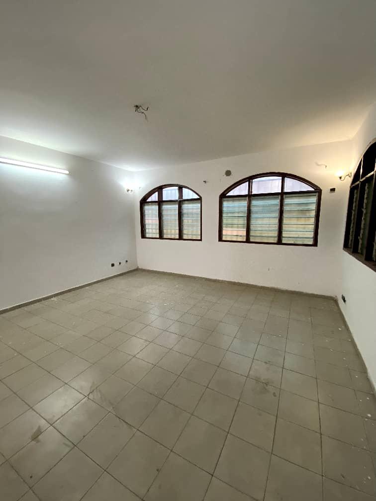 Villa basse 4 chambres en location à Avépozo catholique