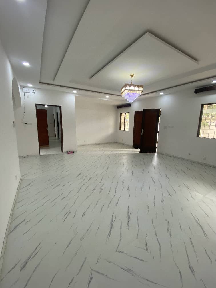 Villa 4 chambres à louer à Forever, 100 m du goudron – 450.000 FCFA