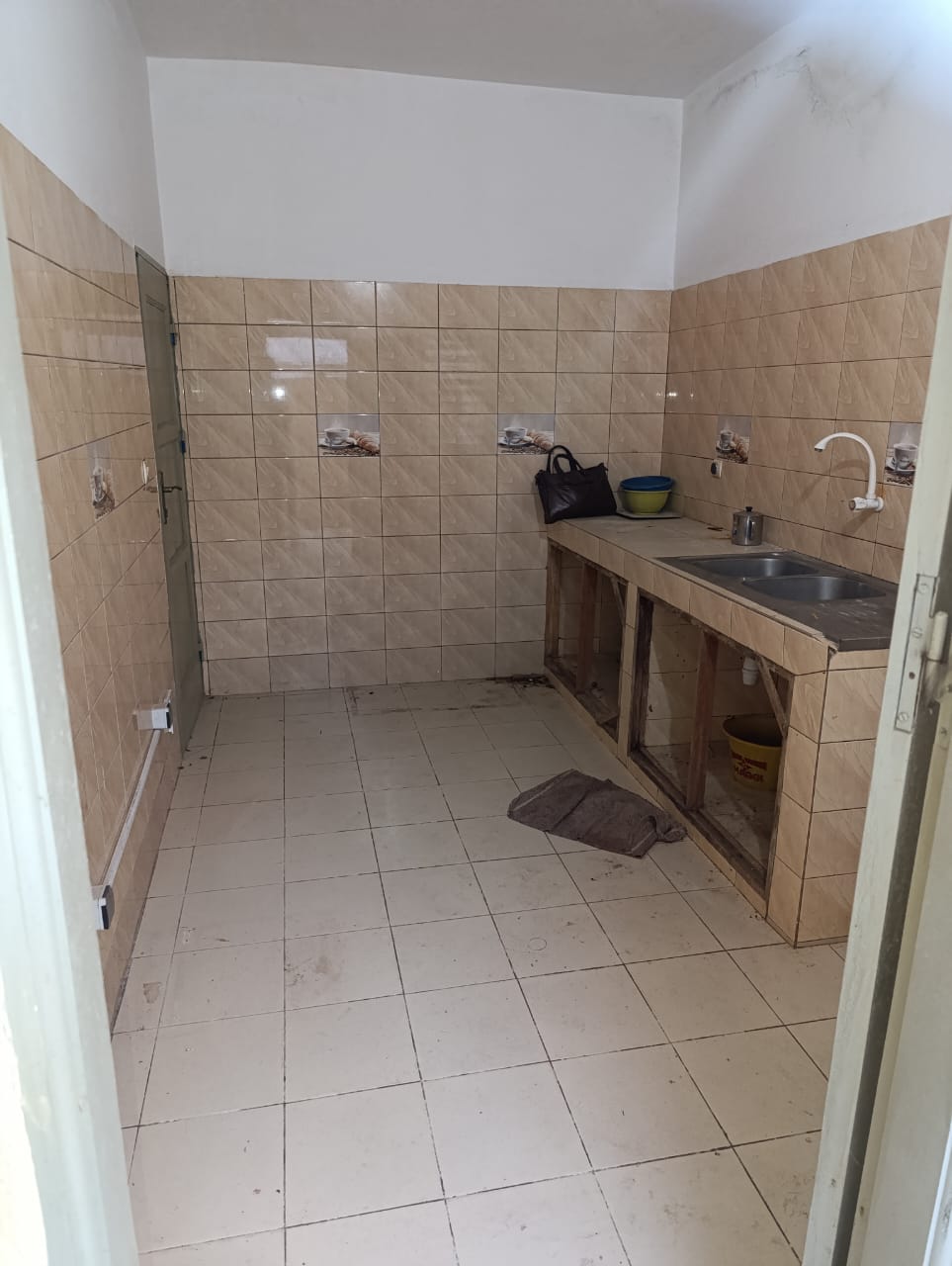 Villa 2 chambres en location à Adidogomé catholique yokoe – 100000 FCFA