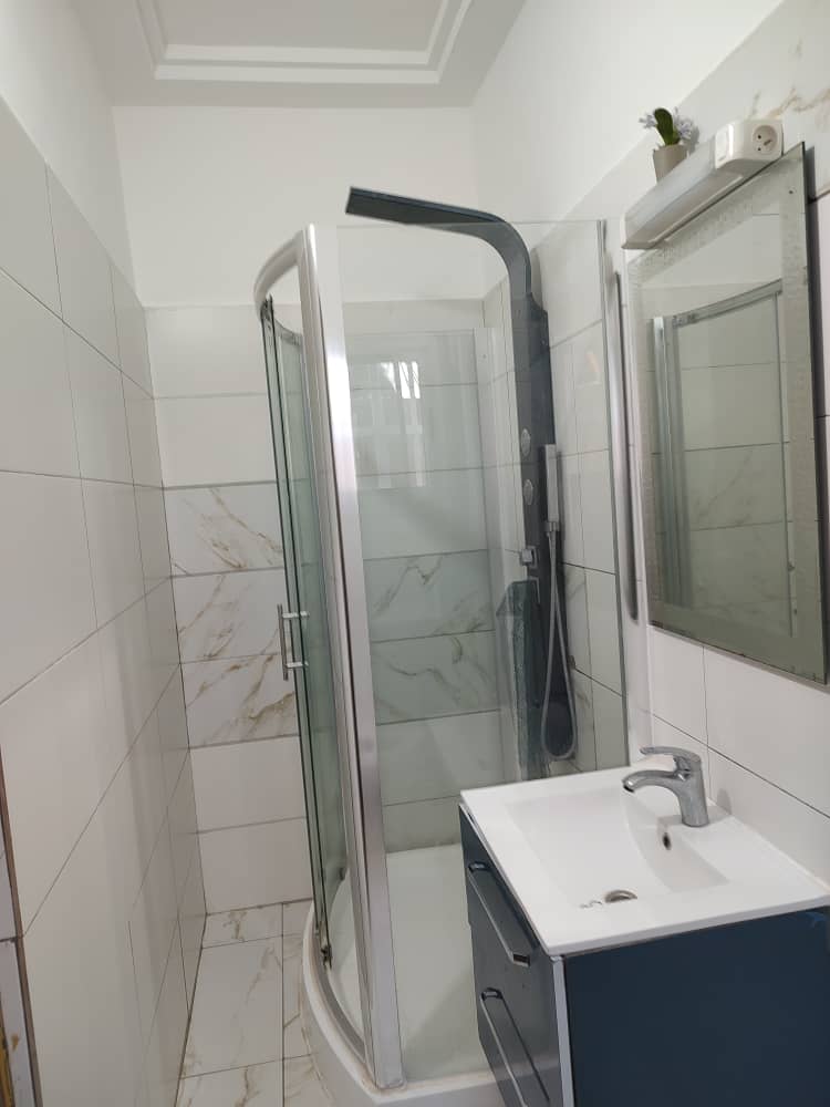 Villa meublée 3 chambres à louer à Adidogomé – 500000 FCFA