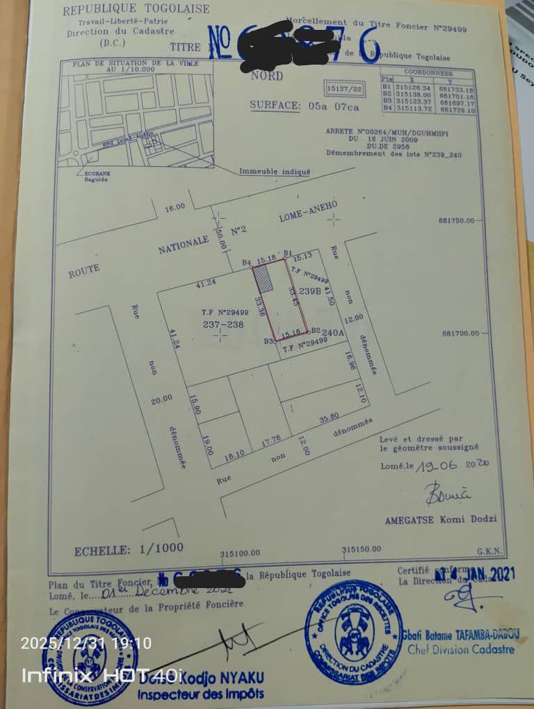 Terrain d'un lot en vente en bordure de goudron à Baguida – 100 millions FCFA