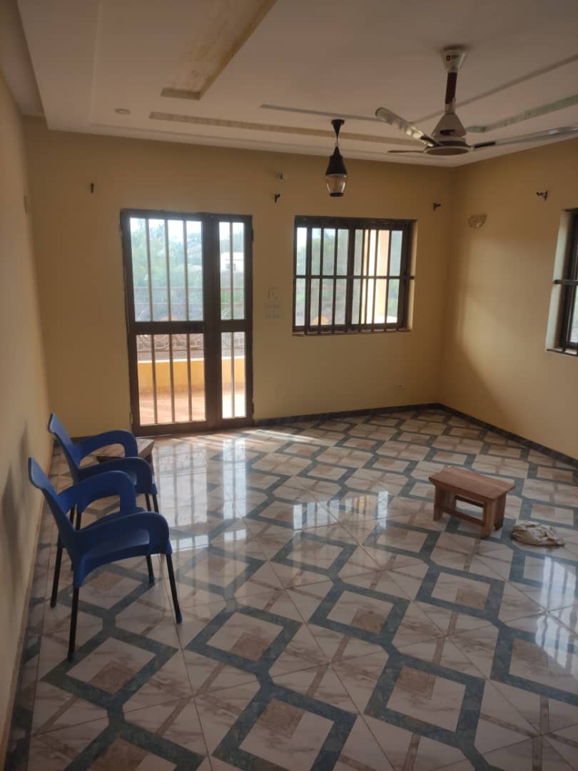 Appartement 3 chambres à louer à Zanguera – 80000 FCFA