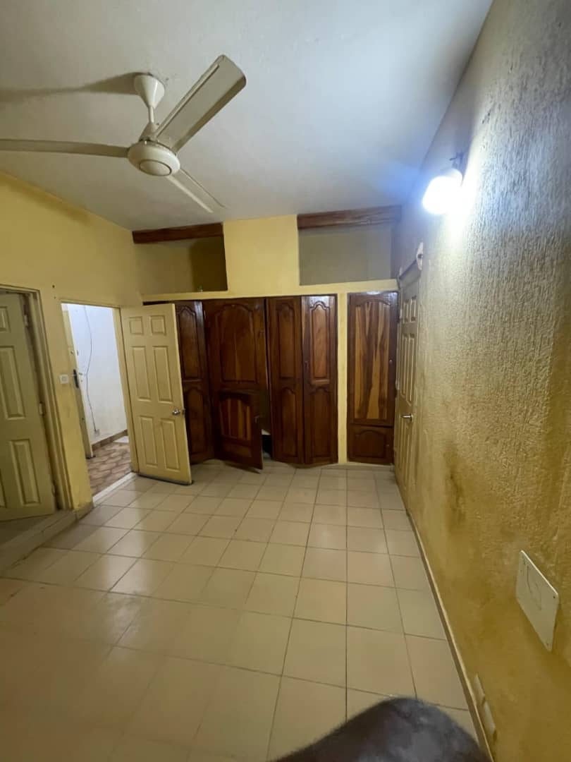 Appartement 4 chambres à louer à Agoè Camp Fir, proche du goudron – 150000 FCFA