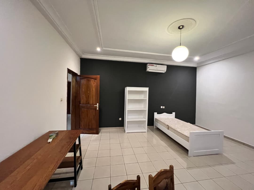 Villa 4 chambres non meublée de 1300 m² avec piscine à Tokoin Wuiti – 480 millions FCFA