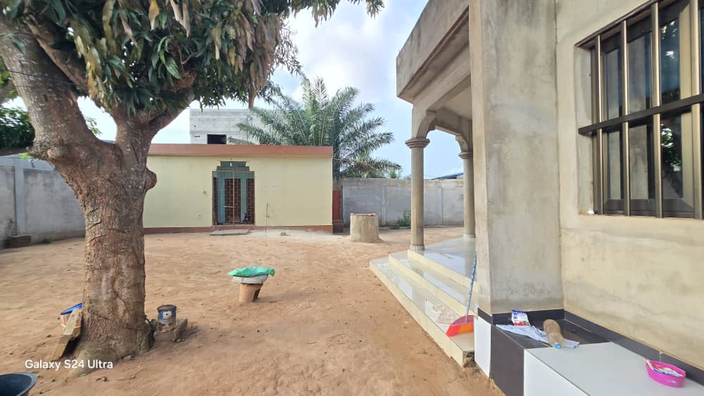 Villa 4 chambres en vente à Zanguera Klemé avec Titre Foncier personnel – 65 millions FCFA
