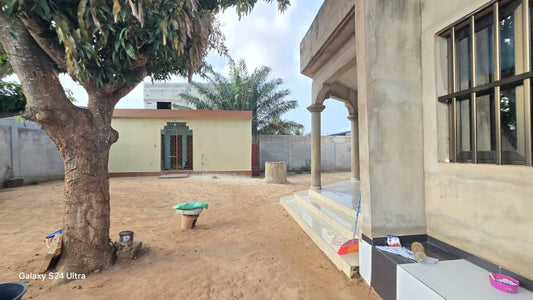 Villa 4 chambres en vente à Zanguera Klemé avec Titre Foncier personnel – 65 millions FCFA