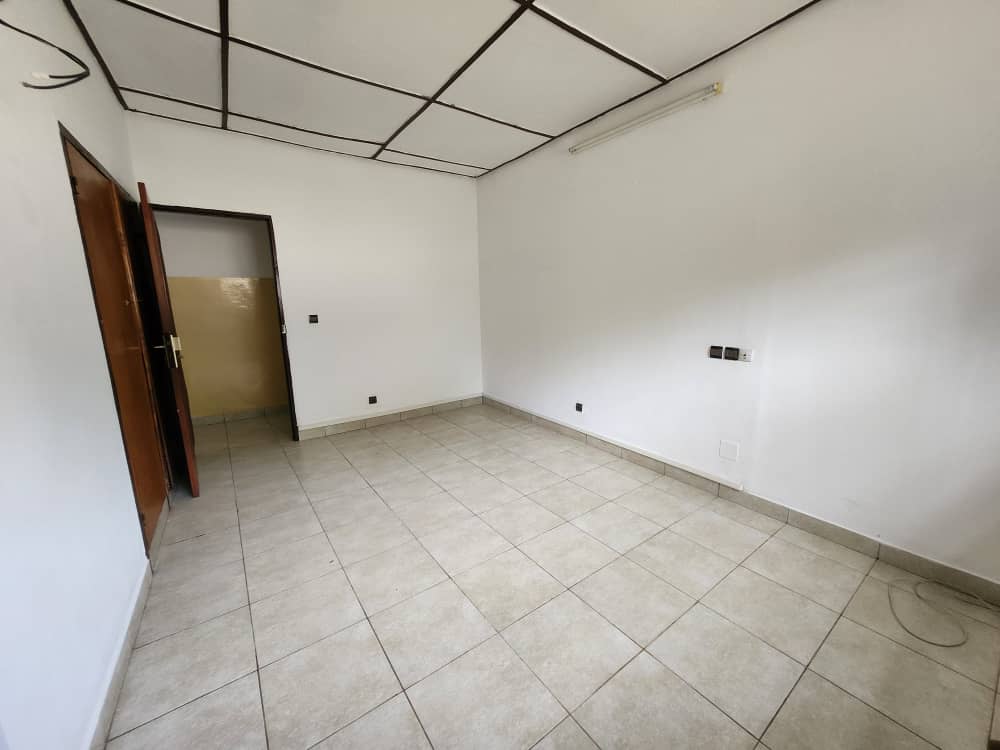 Villa 3 chambres en vente à Djidjolé – 75 millions FCFA